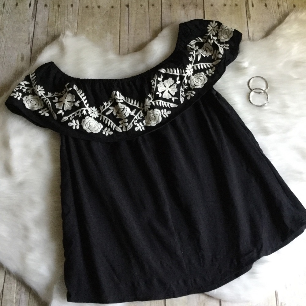 Love Tree Black & Ivory Ruffle Embroidered Top - Picture 8 of 9
